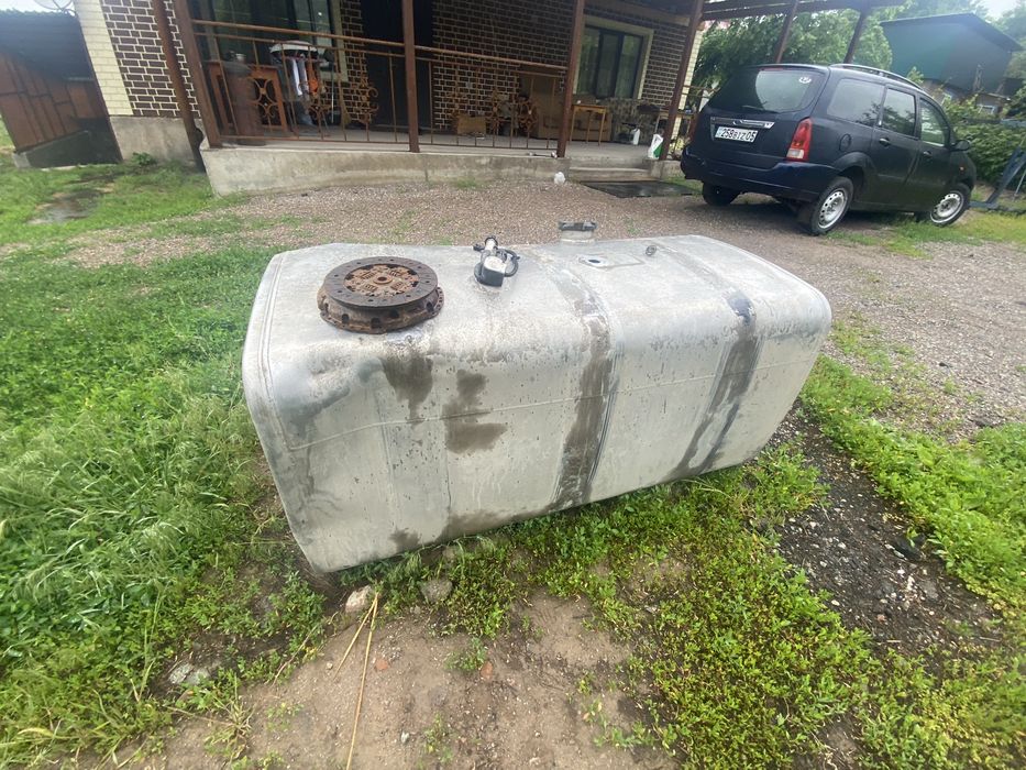 Продам топливный бак