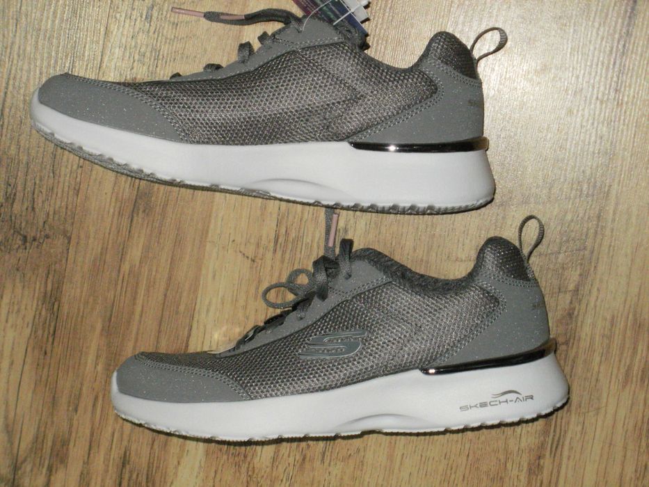 Skechers оригинални детски нови 36,5