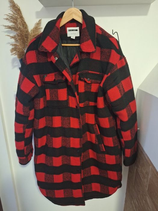 Карирано палто в червено и черно