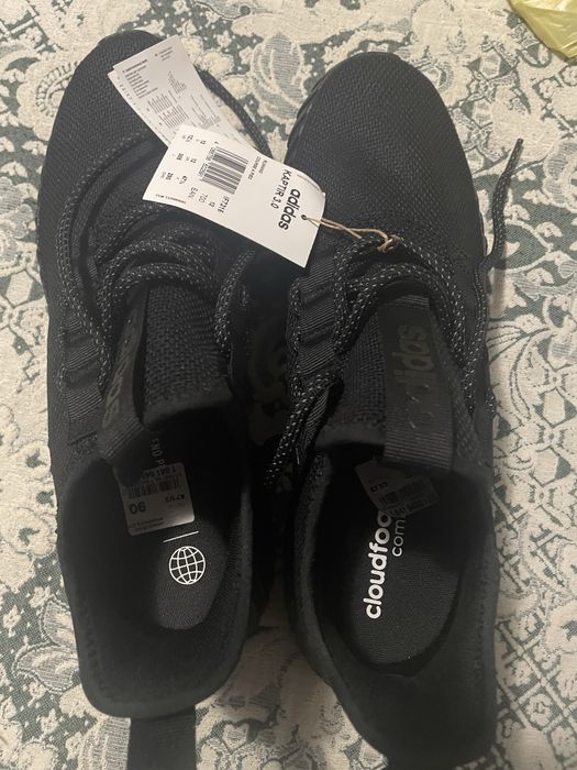 Adidași firma Adidas