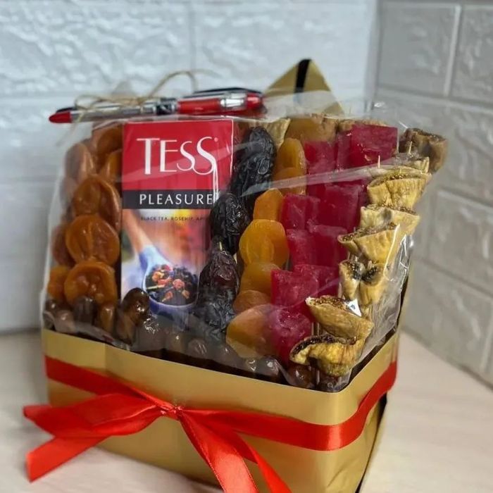 Съедобный букет из сухофрукты.