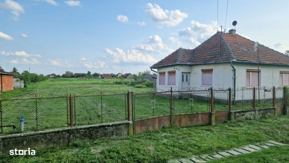 Casa  cu teren de 40 ari in localitatea Gelu