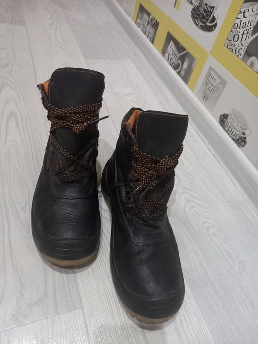Продам  Спец обувь летней