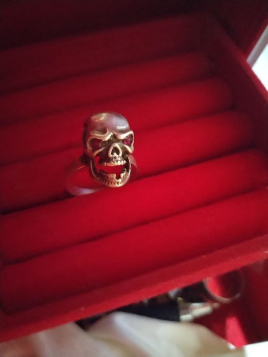 Продам кольцо Череп