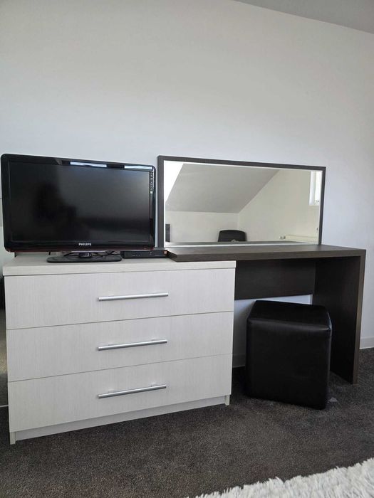 Comoda oglinda+taburet+noptiera