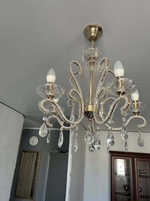 Продам люстру  5 лампочек