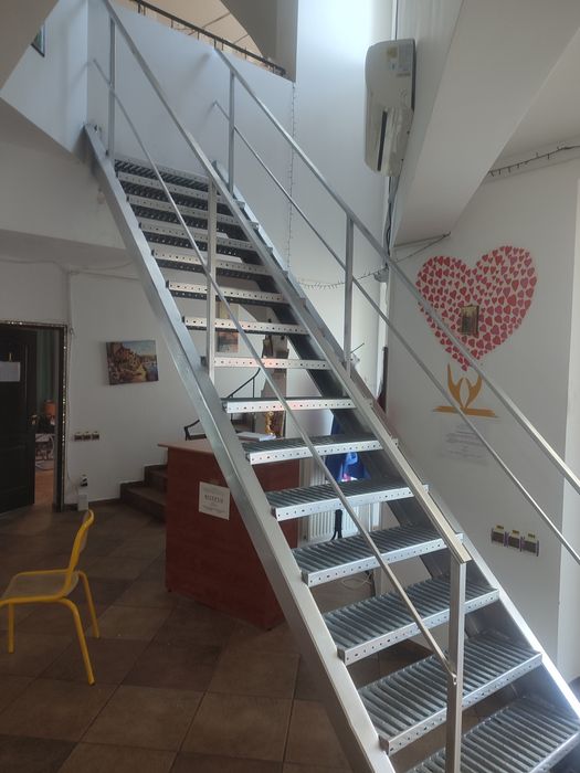 Vindem scări zincate 3
