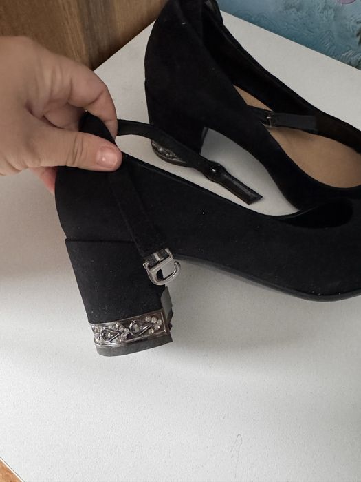 Продам туфли замш