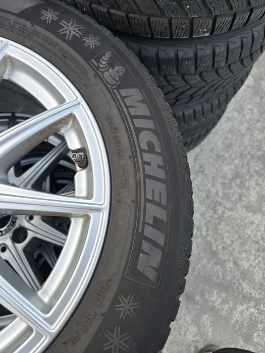 2 Броя 205/60/16 Michelin 5,2mm 23dot