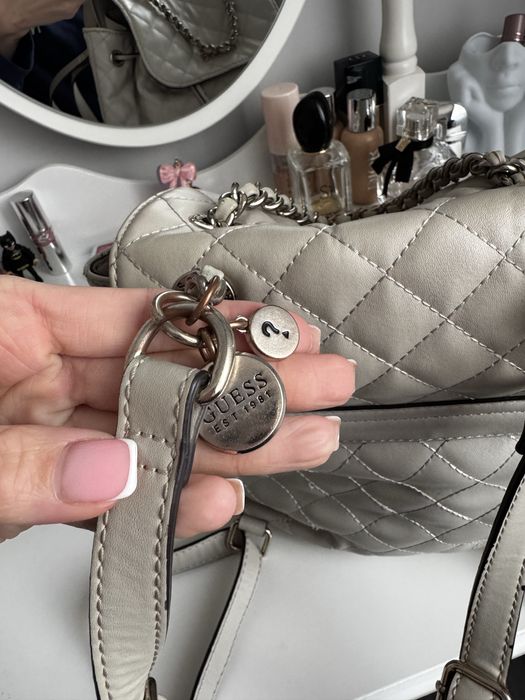 Дамска раница GUESS