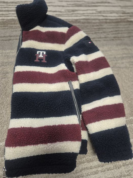 Vând geaca Tommy Hilfiger
