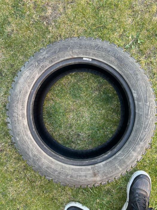 Продам б/у шины зимние шипованные