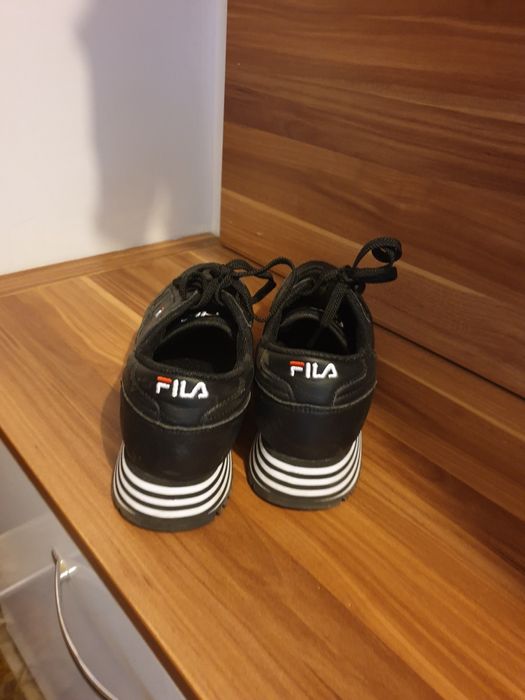 Продавам Маратонки Фила