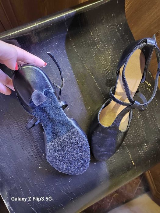 Дамски обувки за спортни танци