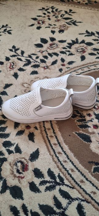 Кеды цвет белый, размером 35