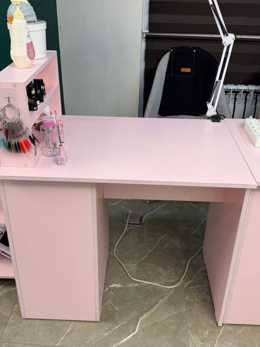 Маникюрный стол для салона