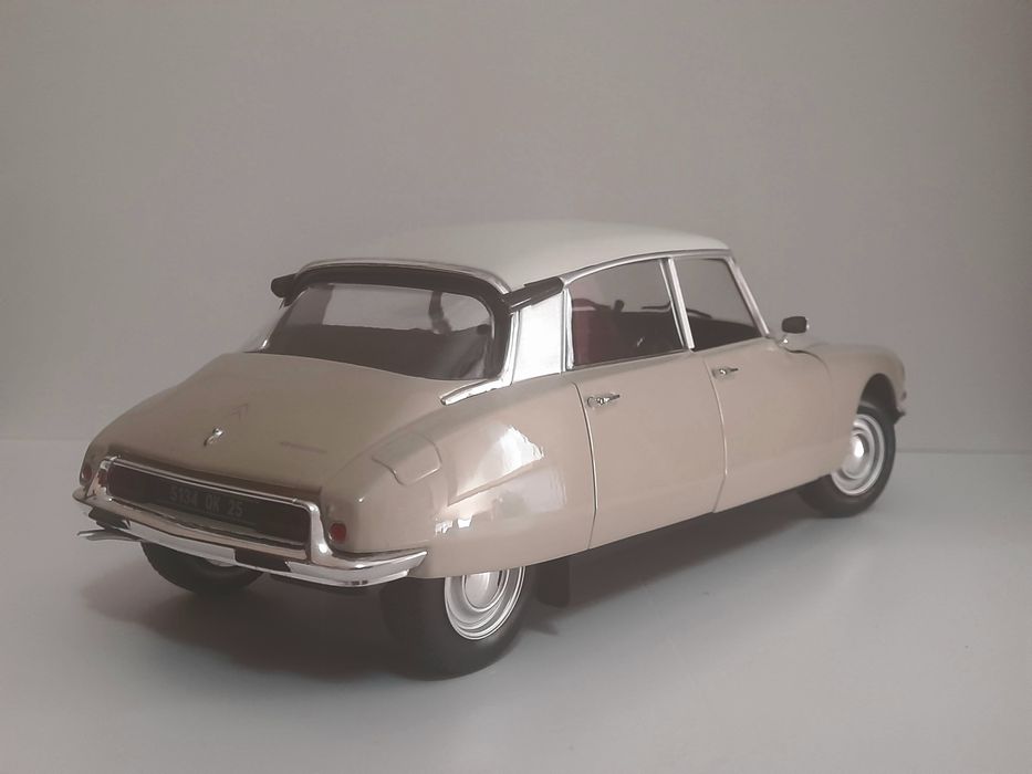 machete 1:18 renault 8 / citroen ds,oltcit ,aro