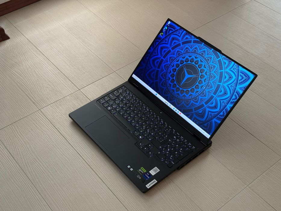 16'QHD+ 240Hz RTX 4090 16GB Core i9-14900HX Lenovo Legion 7 Pro 32GB DDR5 2TB SSD