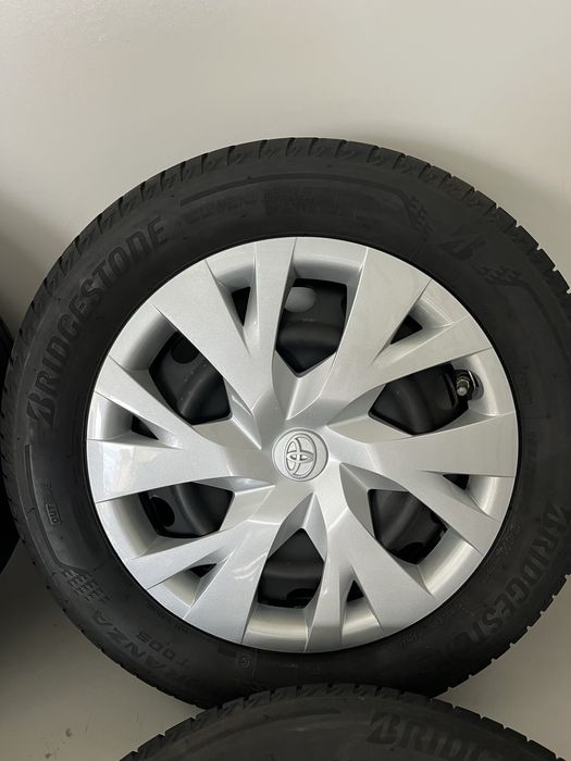 Оригинални джанти 15 цола 4х100 за Тойота Ярис с летни гуми 185/60/15