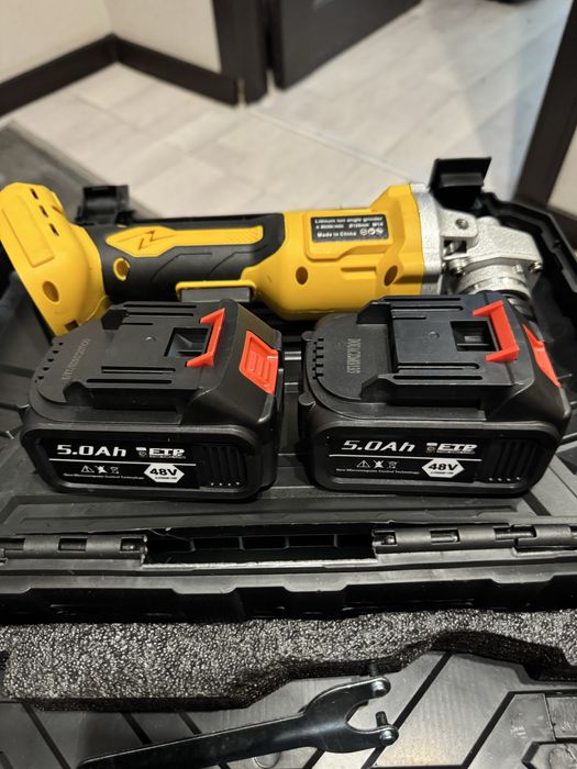 Продаётся акк болгарка DeWALT