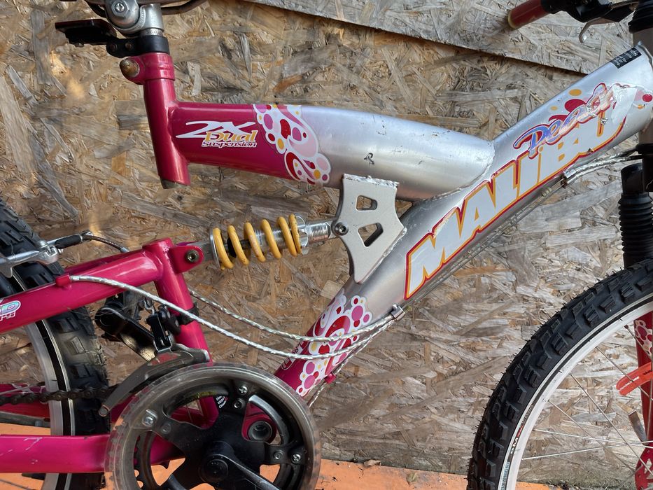 Bicicleta malibu cu suspensii roti 24”