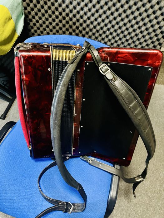 Vand hohner 80 basi impecabil