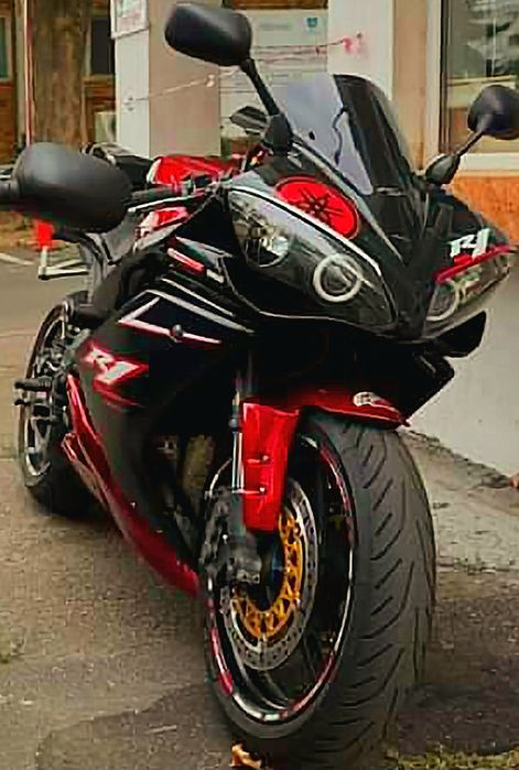Se vinde Yamaha r1 pentru pretentiosi