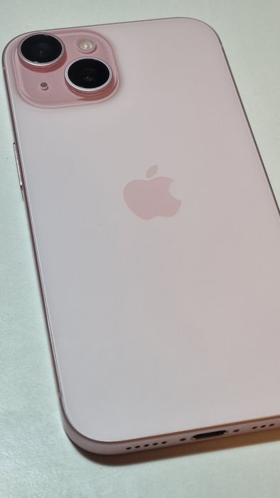 IPhone 15 pink 256GB + 23 калъфи+протектори за камера