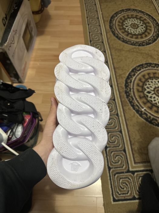 versace chain reaction