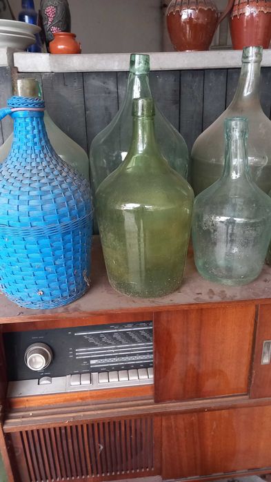 Стари дамаджани от дебело здраво стъкло