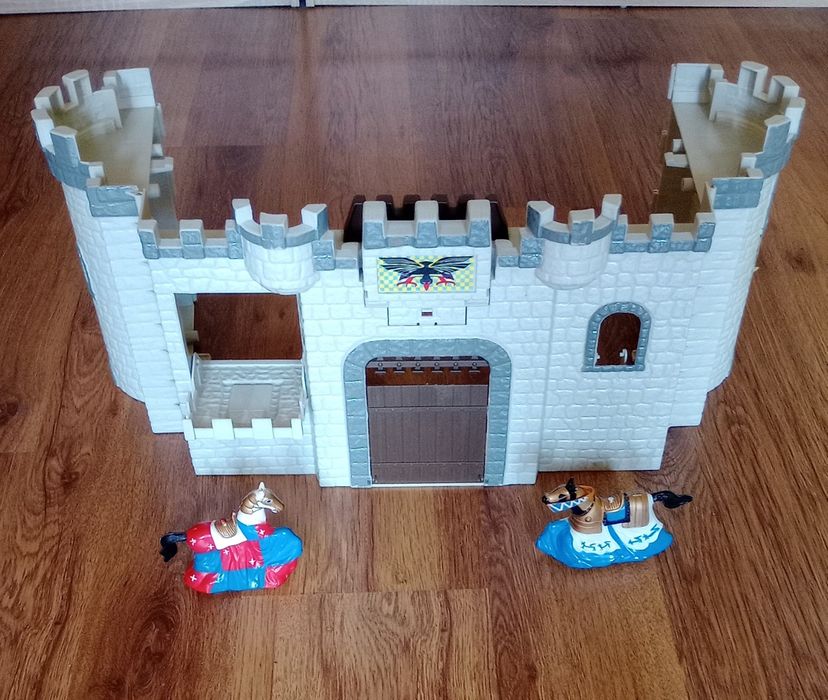 Castel plastic 39,5 cm.