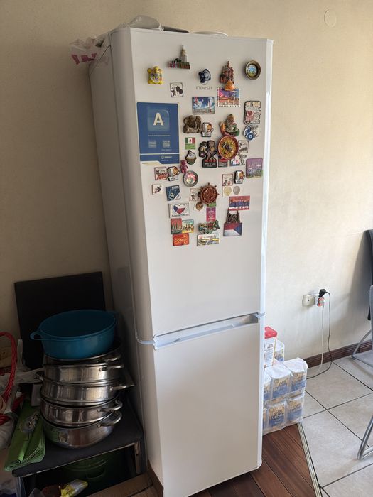 Холодильник белый Indesit