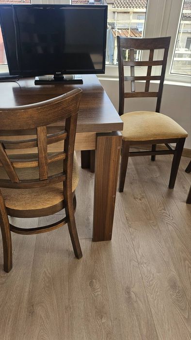 Маса с четири стола