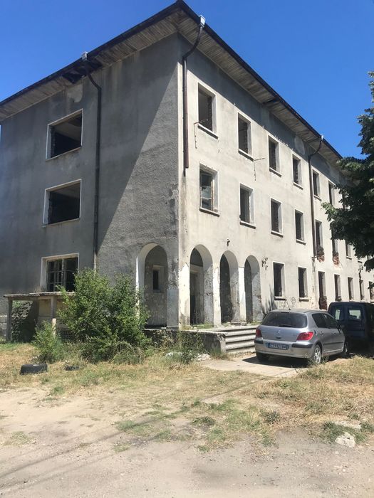 Продава се Хотел в Казанлък - 1344 кв.м за 402 €/кв.м - Снимка #1