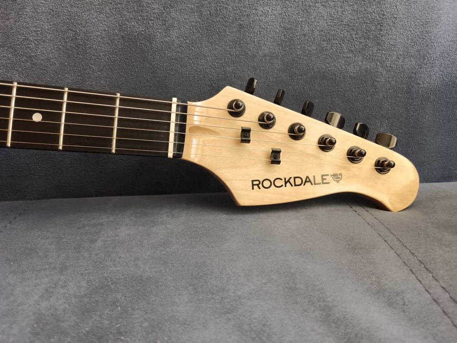 Электрогитара продам