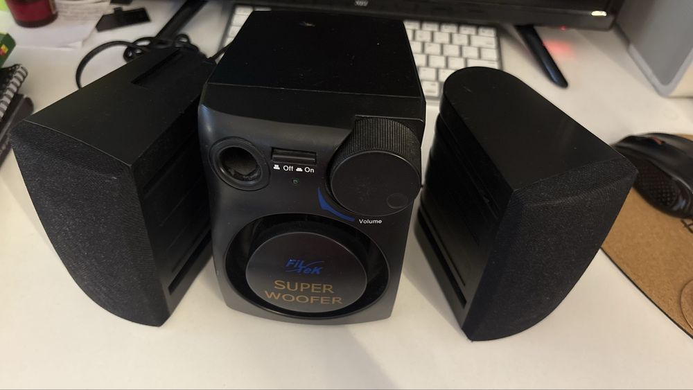 Sistem audio 2.1 cu subwoofer – stare foarte bună