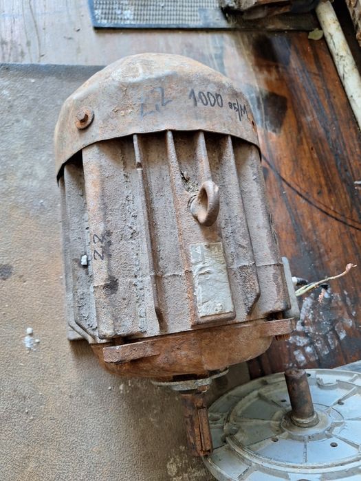 Продам электродвигатель.