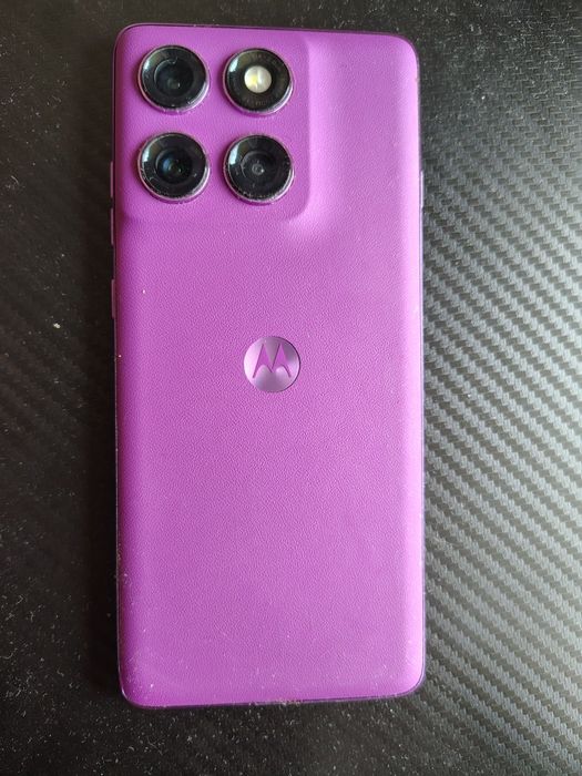 Продавам Motorola edge 60 pro 12GB RAM/512GB memory
