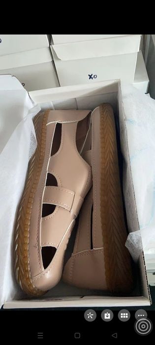 Ayollar oyoq kiyimlari sotiladi   Xitoy maxsuloti