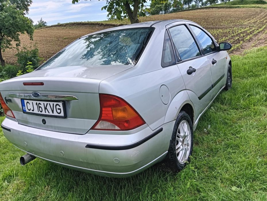 Vând sau schimb Ford focus 1.6 benzina