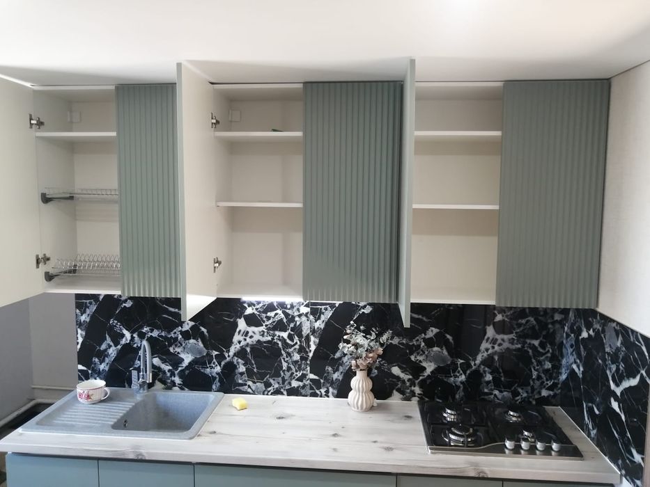 Кухонный гарнитур +мойка+газ