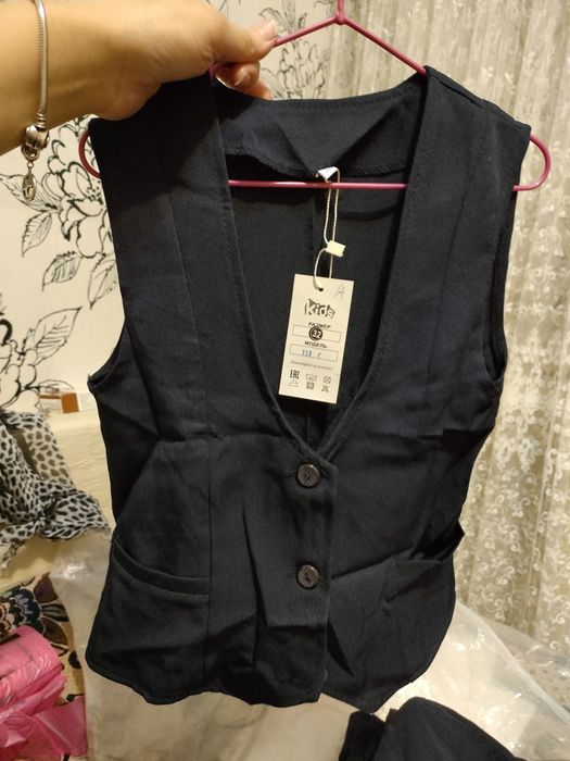 Продам школьные жилеты пиджаки