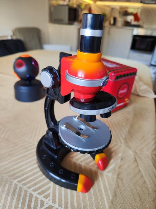 Детски микроскоп