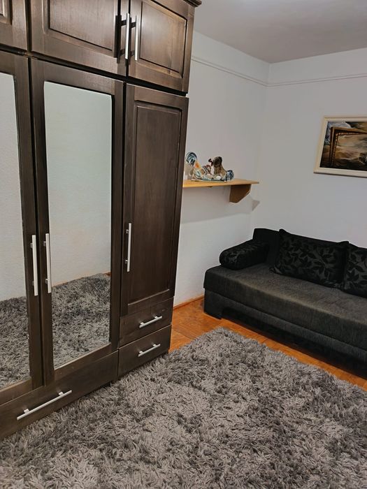 Închiriez apartament 60 mp Focșani.