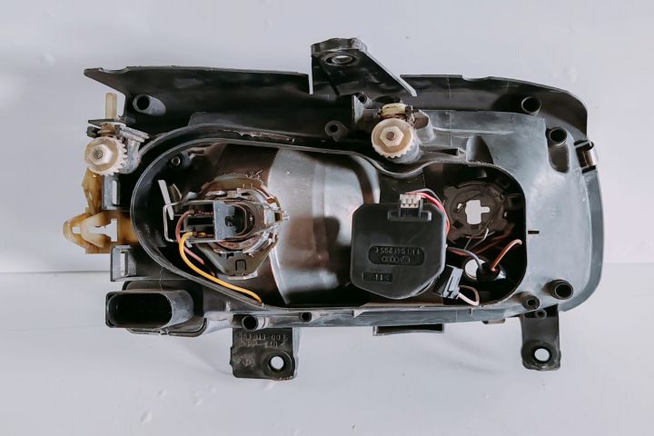 Far stanga 96381900L Volkswagen VW Polo a 3-a generatie 6N (facelift)