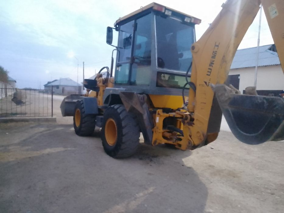 Экскаватор погрузчик LGB680
