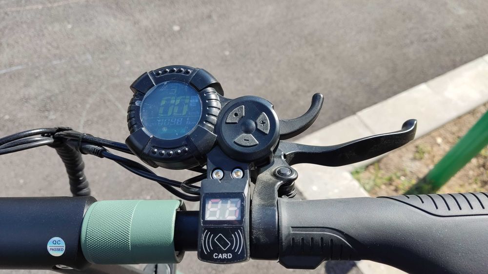 Vsett 8 48V/15.6Ah електрическа тротинетка