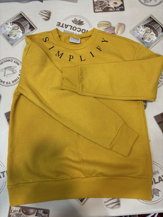 Детское пальто, шапки, перчатки, кофты