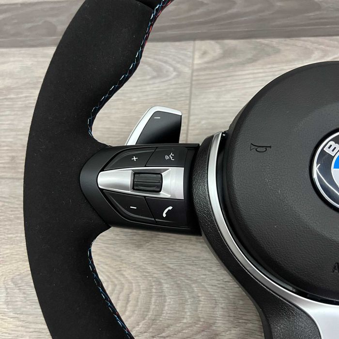 Нов М Волан BMW F30 F20 E90 E70 X5 Алкантара със Синя Лента и Пера