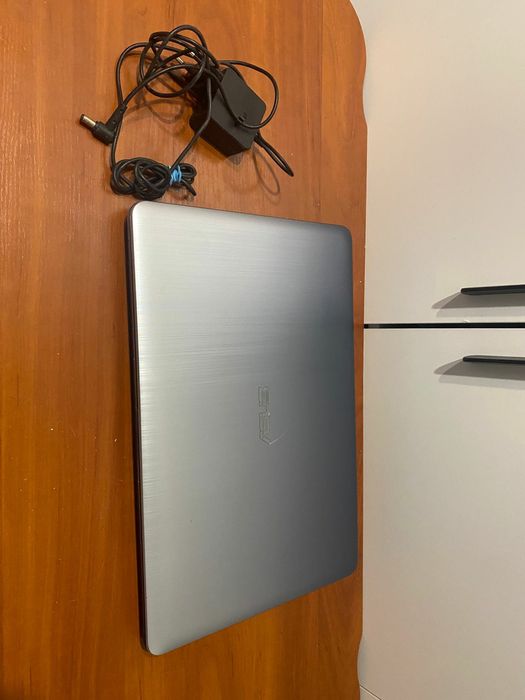 ASUS  ухоженный шустрик на SSD